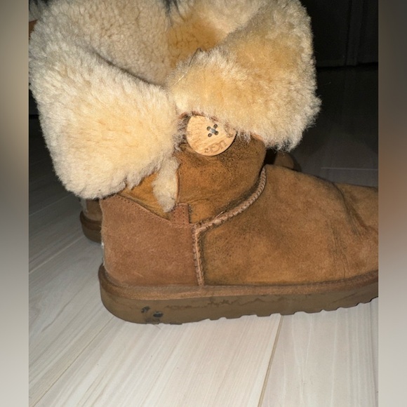 Ugg Bailey Button Chestnut (8) - Picture 7 of 10